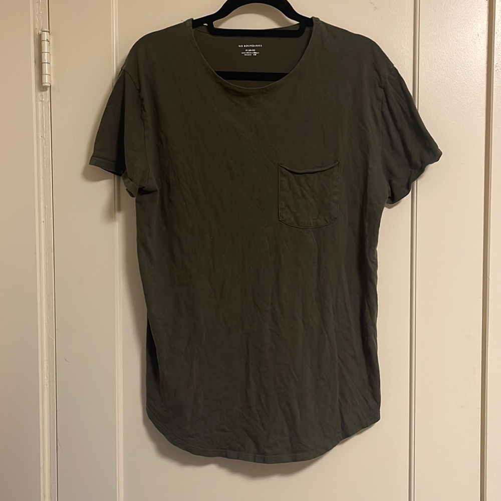 No boundaries means oversized tee